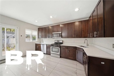 Welcome to this MIC immaculate single-family home with a front - photo 6