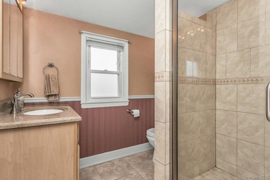 Welcome to this charming and beautifully maintained Cape Cod - photo 23