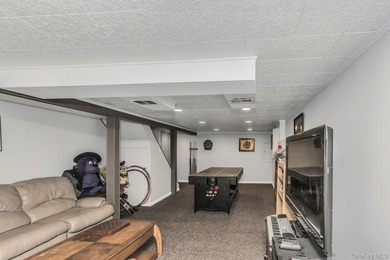 Welcome to this charming and beautifully maintained Cape Cod - photo 29