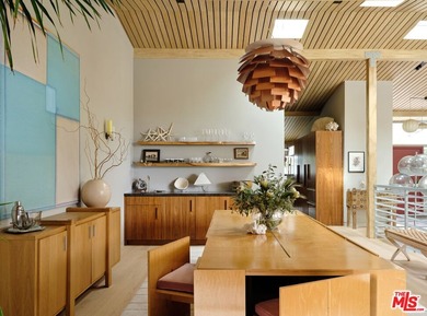 Gorgeously reimagined inside and out, this Point Dume residence - photo 10