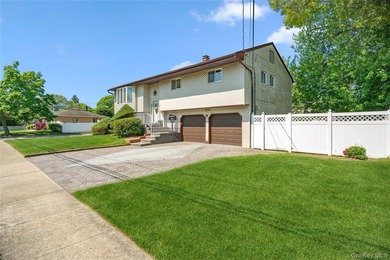 Spacious Wide Line Hi Ranch offering endless possibilities on a - photo 2