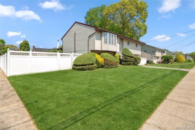 Spacious Wide Line Hi Ranch offering endless possibilities on a - photo 3