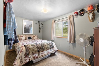 4 bed, 1 bath home conveniently located close to town and near - photo 17