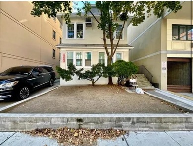 Phenomenal Midwood location! This detached two family on a 40 x - photo 2