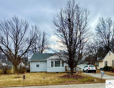 Truman Lake Home For Sale in Clinton Missouri