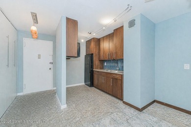 Welcome to this beautifully maintained high-rise one bedroom - photo 8