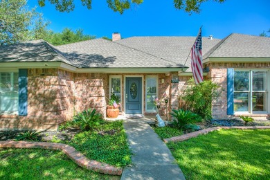 Check out this 4 bed 3.5 bath luxury home in the Heart of - photo 6