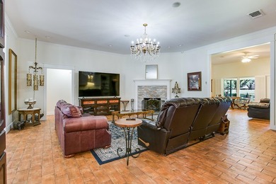 Check out this 4 bed 3.5 bath luxury home in the Heart of - photo 9