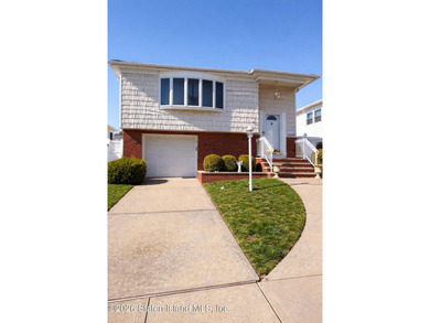 Beautiful, move in ready 3 Bedroom, 2 Bath, Raised Ranch with - photo 1