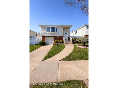 Beautiful, move in ready 3 Bedroom, 2 Bath, Raised Ranch with - photo 2