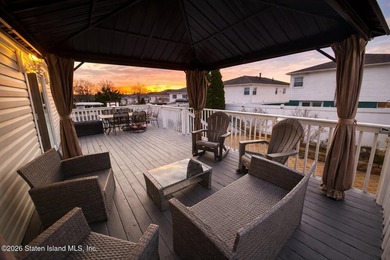 Beautiful, move in ready 3 Bedroom, 2 Bath, Raised Ranch with - photo 3