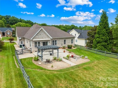 Sought-after, all-brick ranch-style home featuring 4 bedrooms, 3 - photo 4