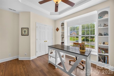 Sought-after, all-brick ranch-style home featuring 4 bedrooms, 3 - photo 10