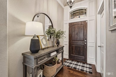 Immaculate and move-in ready, this beautifully maintained - photo 4