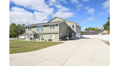 Newer 3 Unit Multi-Famly on Tichigan Lake! - photo 3