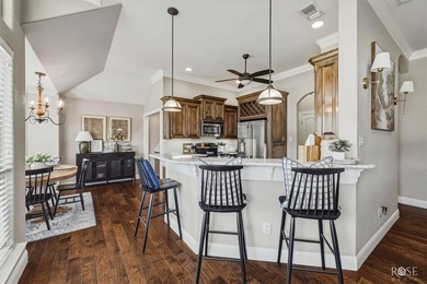 Immaculate and move-in ready, this beautifully maintained - photo 10