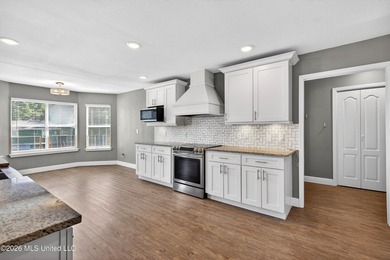 Welcome to this beautiful Biloxi home located in a well-kept - photo 11