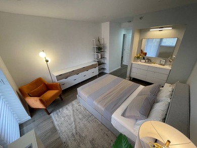 Luxury 2 bedroom and 2 bathroom condo apartment in the center of - photo 11