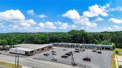 Discover an exceptional opportunity to secure a prominent retail - photo 1