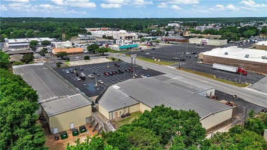 Discover an exceptional opportunity to secure a prominent retail - photo 2