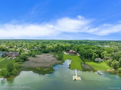 Walnut Lake Home For Sale in West Bloomfield Michigan
