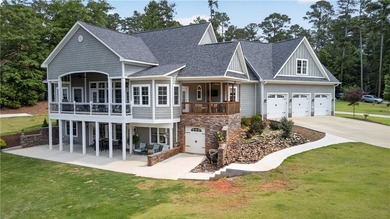 Custom, custom, custom - this extraordinary lakefront retreat is - photo 2