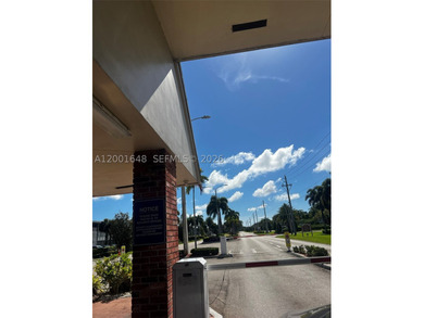 GREAT OPPORTUNITY in a vibrant 55+ community in Boca Raton - photo 3