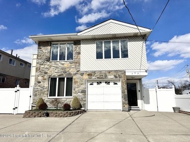 Welcome to 197 Slater Boulevard, a beautifully maintained - photo 4