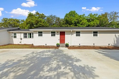 Tucked away just moments from the water in Choctaw Beach, this - photo 4
