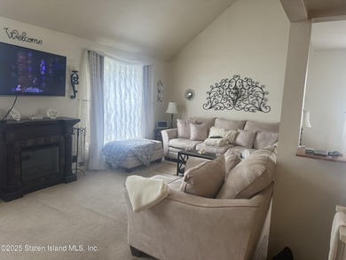 AMAZING END UNIT/CORNER PROPERTY describes this beautifully - photo 3