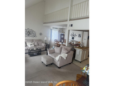AMAZING END UNIT/CORNER PROPERTY describes this beautifully - photo 4