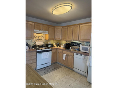 AMAZING END UNIT/CORNER PROPERTY describes this beautifully - photo 9
