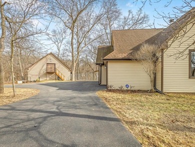 Welcome to this exceptional custom-built retreat set on over 4 - photo 5