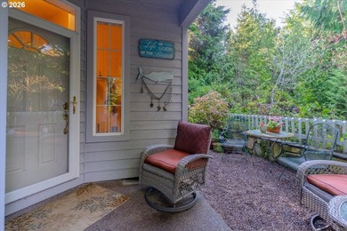 Custom built single level home with vaulted ceilings, gas - photo 3