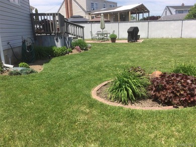 This Charming Expanded Cape set on manicured park-like grounds - photo 10