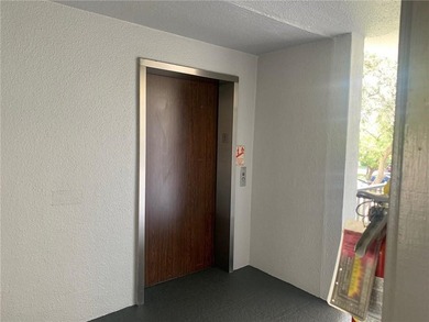 Beautiful corner unit featuring 2 bedrooms and 2 bathrooms with - photo 19