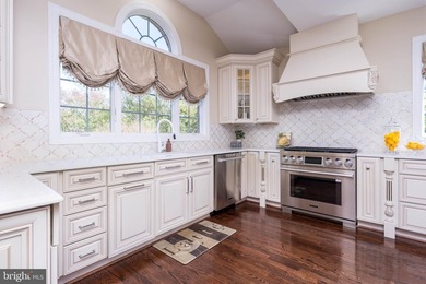 Set within the prestigious gated golf course community of - photo 21