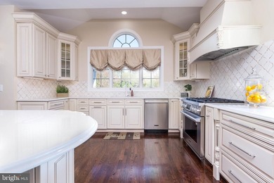 Set within the prestigious gated golf course community of - photo 23