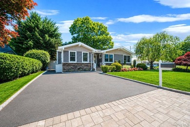 Beautifully renovated and expanded in 2015, this move in ready 3 - photo 4