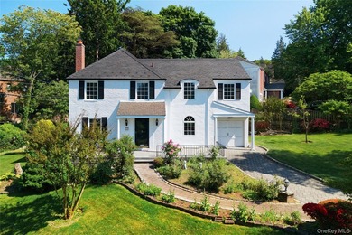 Per Seller's Request - Cash Buyers Only. Welcome to Manhasset! - photo 2