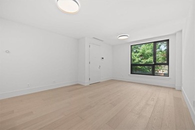 Ideally situated at the crossroads of Clinton Hill and - photo 3