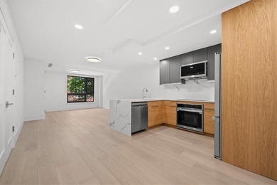 Ideally situated at the crossroads of Clinton Hill and - photo 8