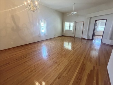 Rare Detached Villa on a corner lot with a Brand NEW Roof. Home - photo 3