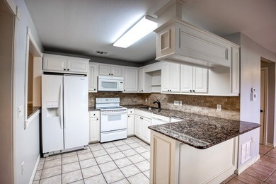 Welcome to 21966 Big Oak Drive in beautiful Flint, Texas, where - photo 10