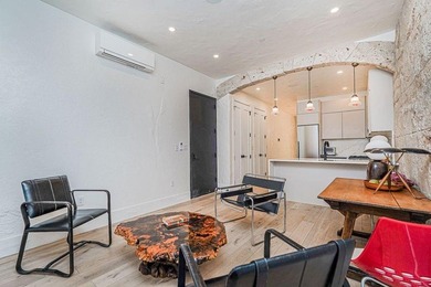 Introducing a Stunning Modern Duplex Condo in the Heart of Crown - photo 3