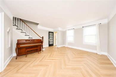 Beautiful one family 3 bedrooms home in the heart of Marine - photo 5