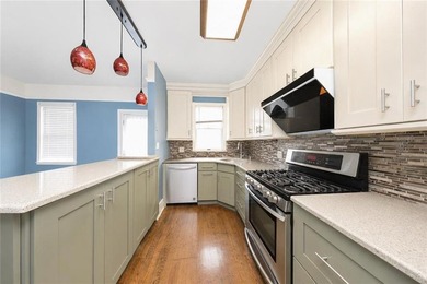 Beautiful one family 3 bedrooms home in the heart of Marine - photo 8