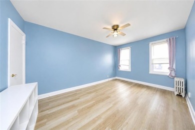 Beautiful one family 3 bedrooms home in the heart of Marine - photo 10