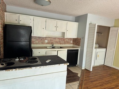 Investor Special or Perfect First-Time Home! Don't miss this - photo 16