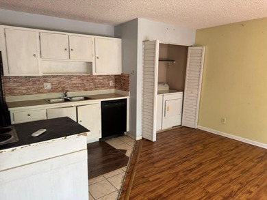 Investor Special or Perfect First-Time Home! Don't miss this - photo 17